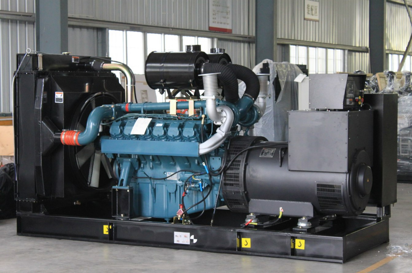 So Sánh Động Cơ Xăng Và Động Cơ Diesel: Ưu Và Nhược Điểm Cho Máy Phát Điện Công Nghiệp